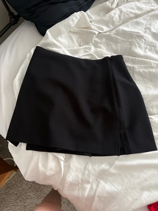 Brand new Express Black Mini Skirt with shorts built in - Picture 1 of 3